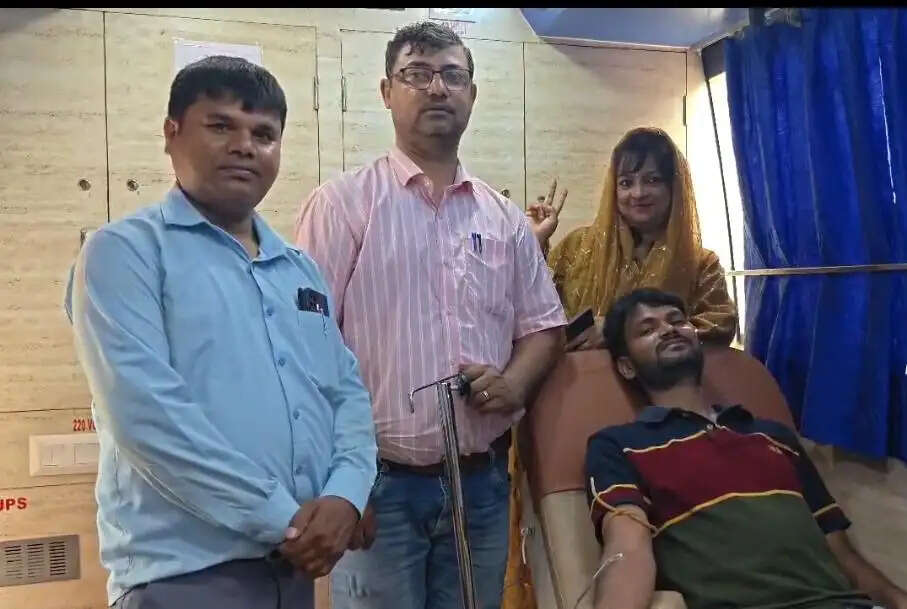 थैलेसीमिया मरीजों की मदद को आगे आए युवा, लगा रक्तदान शिविर
