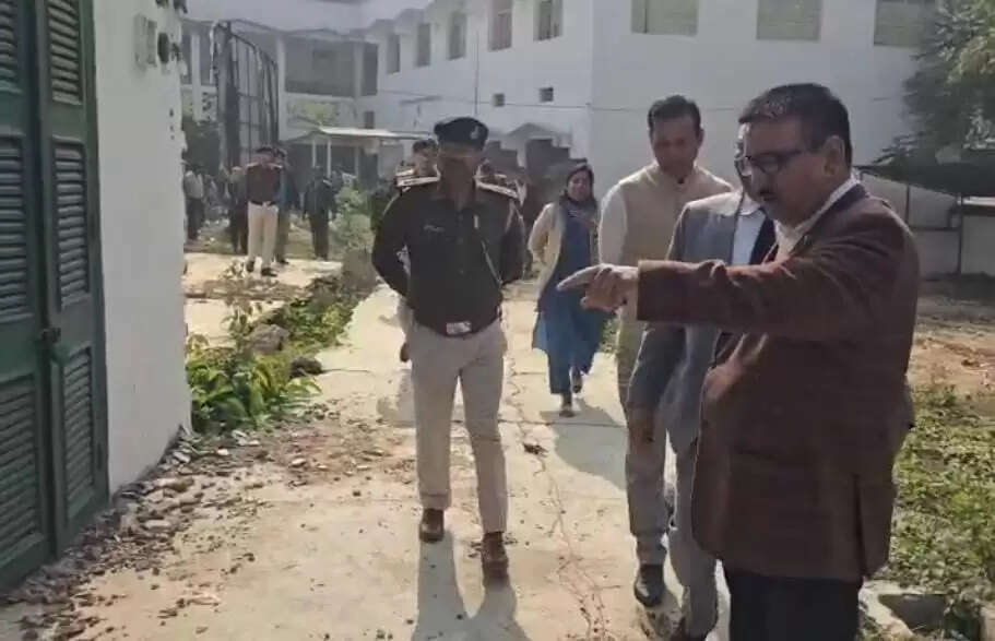 मलखाना शिफ्टिंग का काम फिर रुका, सीजीएम ने अधिकारियों को लगाई फटकार