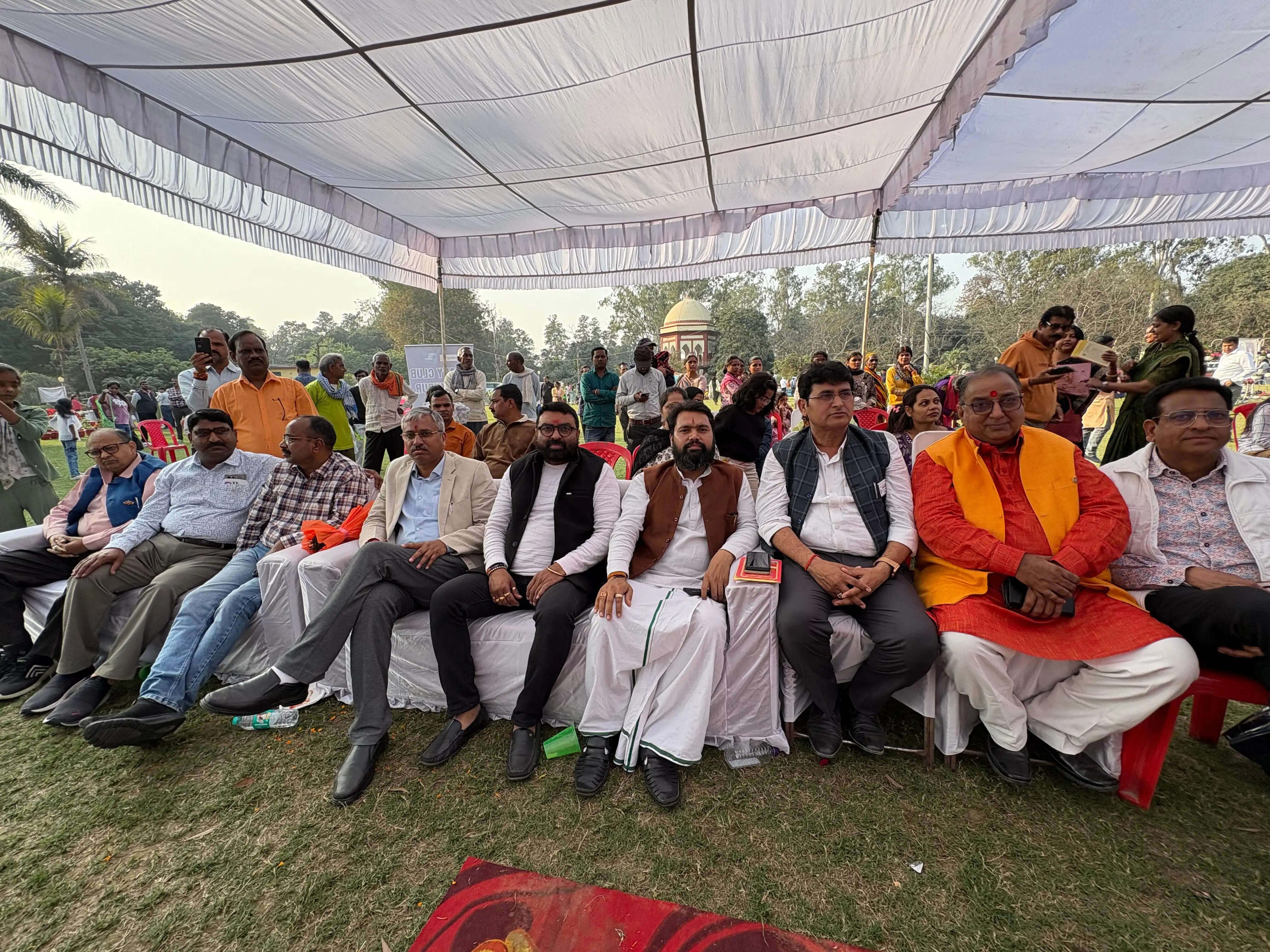 विंध्यवासिनी पार्क में प्रकृति का महाकुंभ, आकर्षण का केन्द्र रहे पुष्प