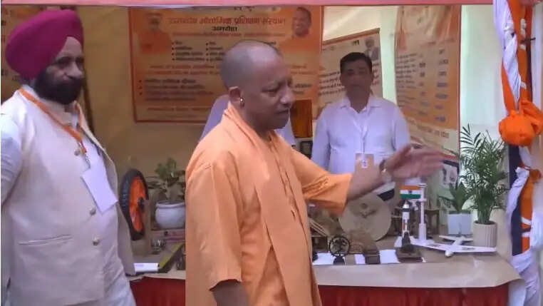 मुख्यमंत्री योगी ने अमरोहा को दी 207.49 करोड़ रुपये के विकास कार्यों की सौगात, कहा—अब भय नहीं, अब विकास हो रहा