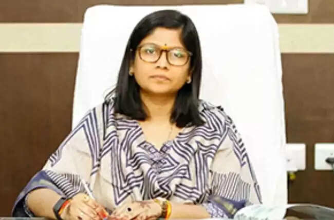 ग्वालियरः सीएम हैल्पलाइन की शिकायतें अटेण्ड न करना 19 अधिकारियों को भारी पड़ा, 3-3 दिन का वेतन काटने के निर्देश