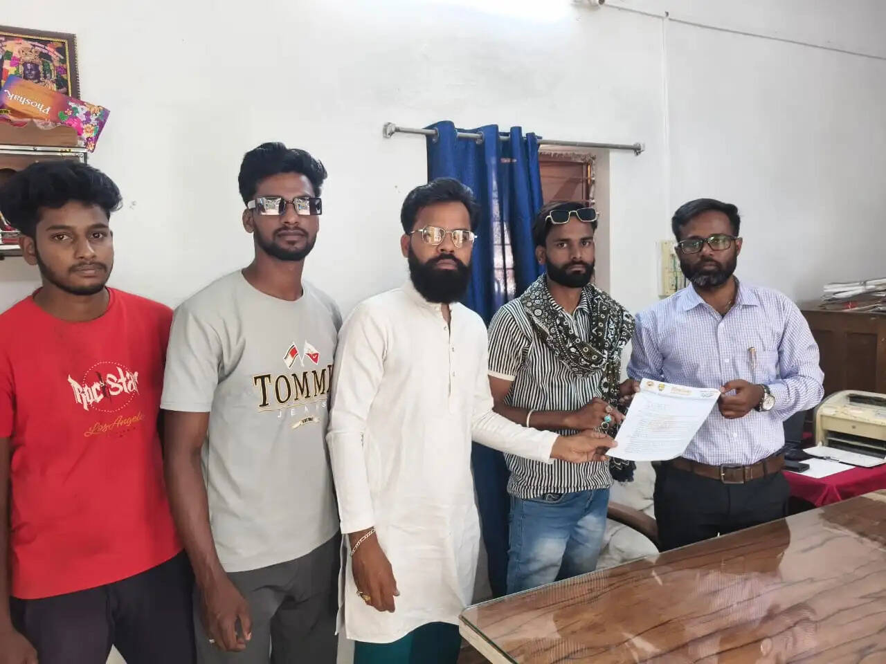 अनूपपुर: अघोषित बिजली कटौती पर शिवसेना ने जताया विरोध, सौपा ज्ञापन