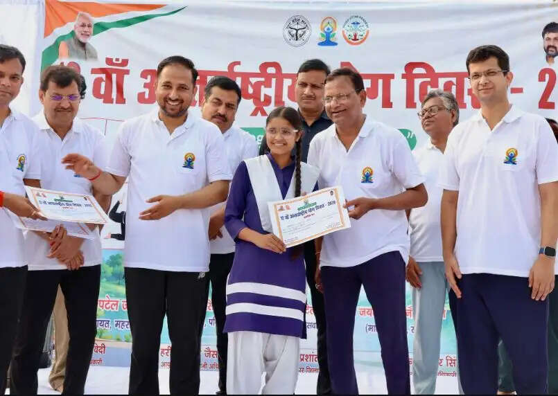 योग को अपनी दैनिक दिनचर्या का हिस्सा बनायें: पंकज चोधरी