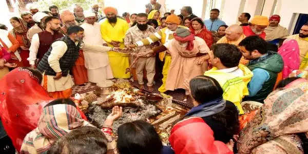 गुरुग्राम के पहले पांच मंजिला मंदिर में हुआ मूर्ति प्राण प्रतिष्ठा समारोह