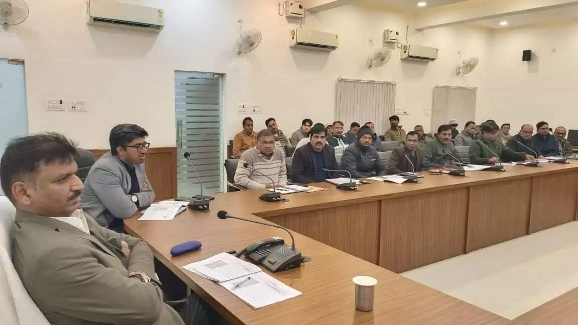 पावरलूम, हथकरघा एवं वस्त्र उद्योग से है मऊ जनपद की पहचान : जिलाधिकारी