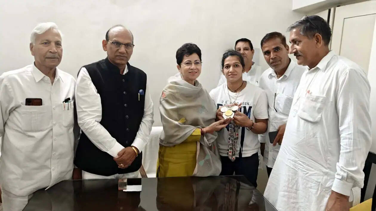 हिसार : कुलाना की बेटी कोमल ने दो मेडल जीतकर किया क्षेत्र का नाम रोशन