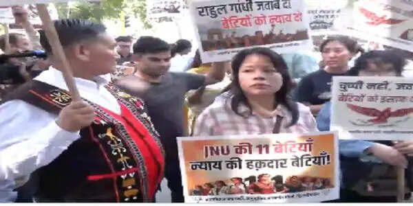 भाजपा कार्यकर्ताओं ने कांग्रेस सांसद अकोइजाम को पार्टी से निष्कासित करने की मांग की