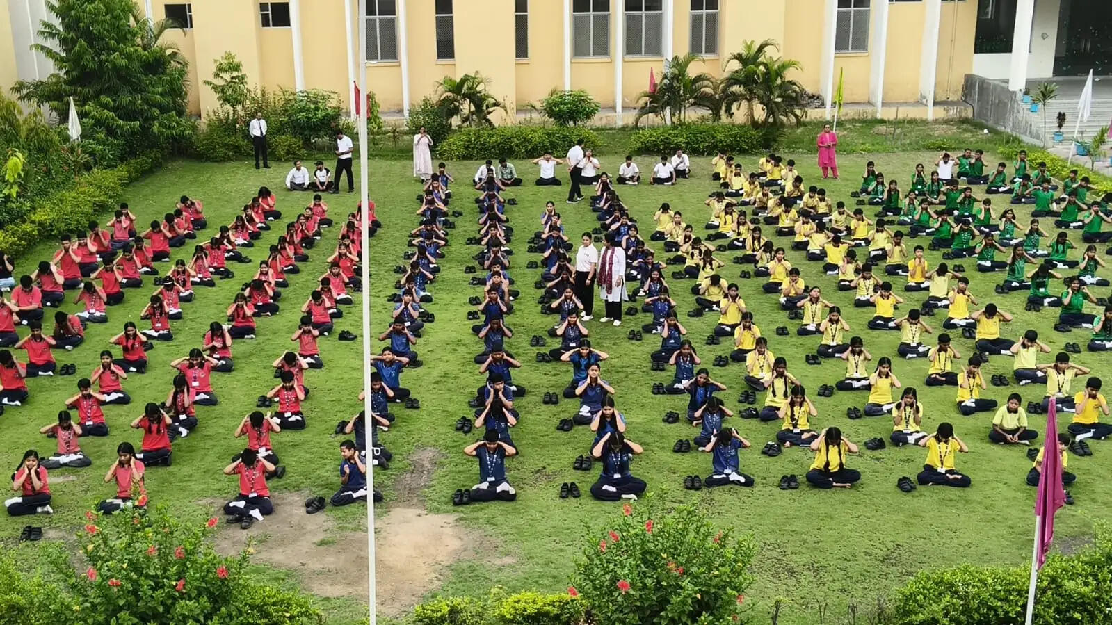 विश्व योग दिवस पर इंडस पब्लिक स्कूल, दीपका में भव्य आयोजन, विद्यार्थियों ने सीखे योग के शारीरिक और मानसिक लाभ