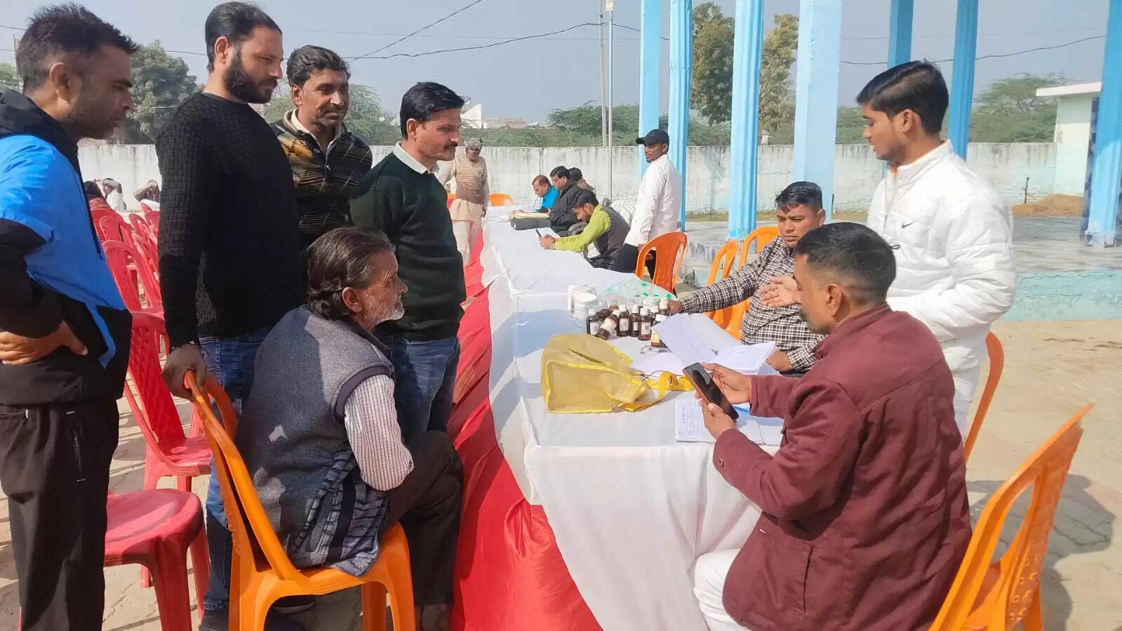 आयुष्मान आरोग्यम शिविर में योग जागरूकता,ग्रामीणों को आहार व जीवनशैली सुधार की दी गई सलाह
