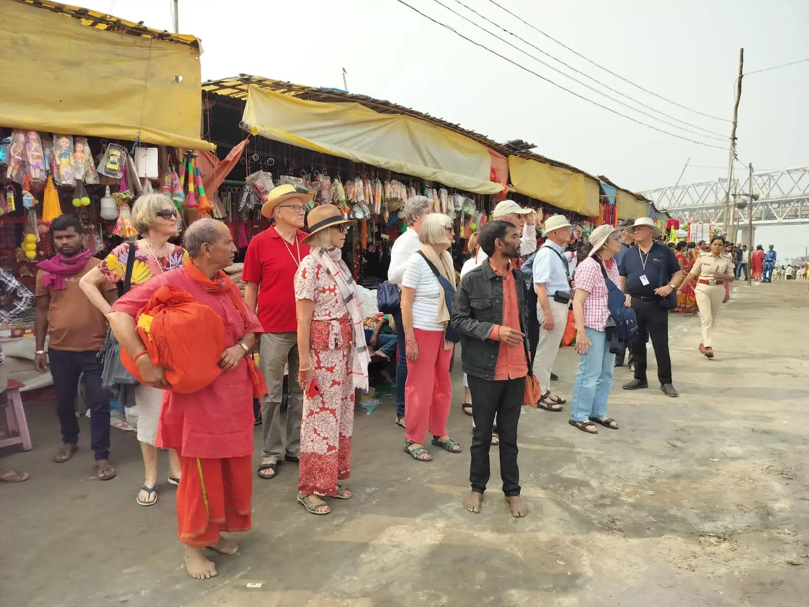 सिमरिया पहुंचे विदेशी सैलानियों ने कहा ''धन्य है भारत और अद्भुत है सनातन धर्म''