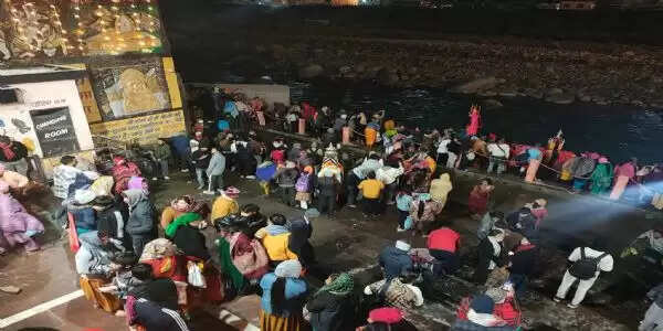 देव डोलियों के साथ मकर संक्रांति पर उत्तरकाशी में गंगा स्नान, भक्तिमय हुआ माहौल