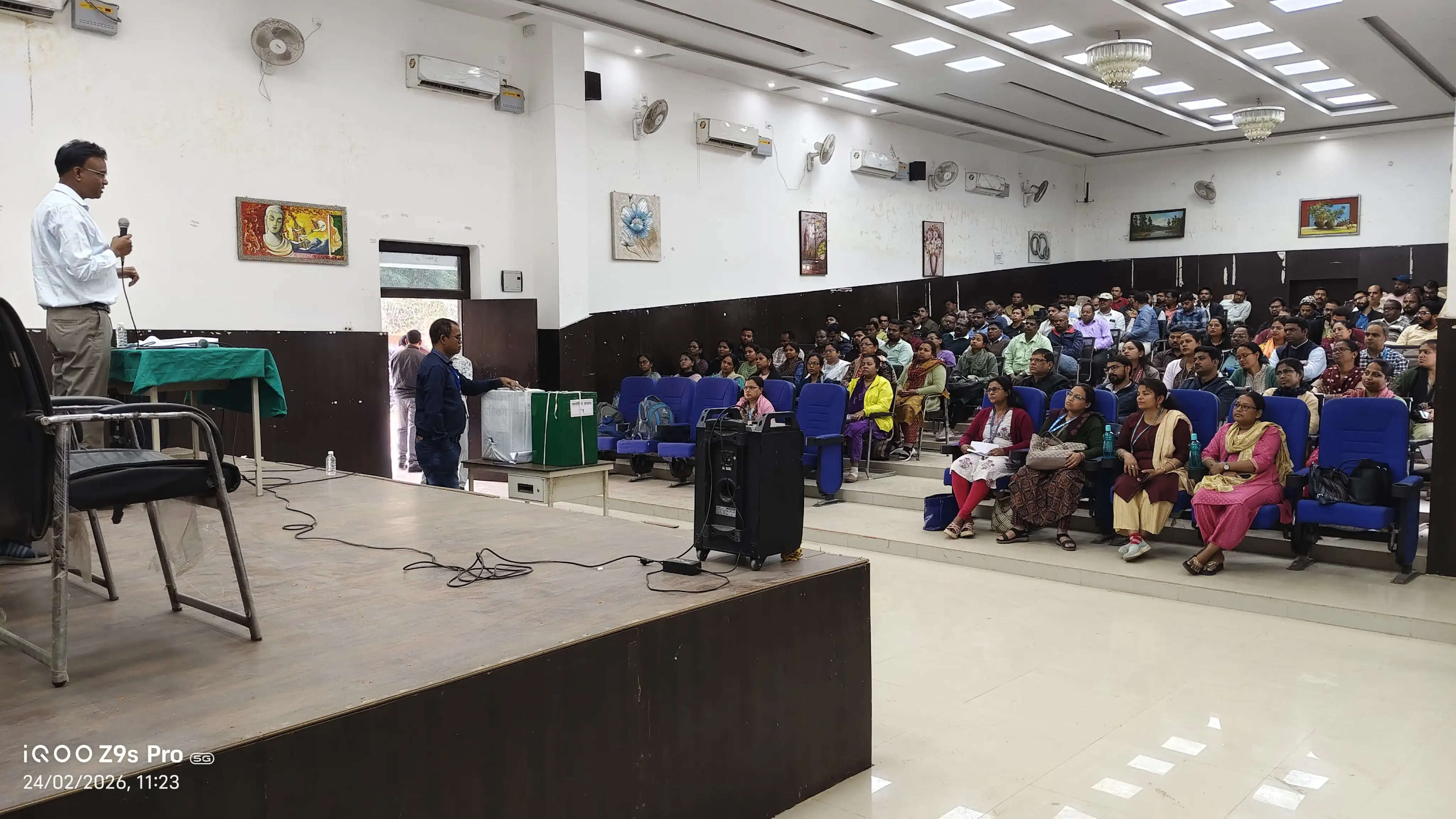 मतदान कर्मियों को दिया गया मतगणना का प्रशिक्षण