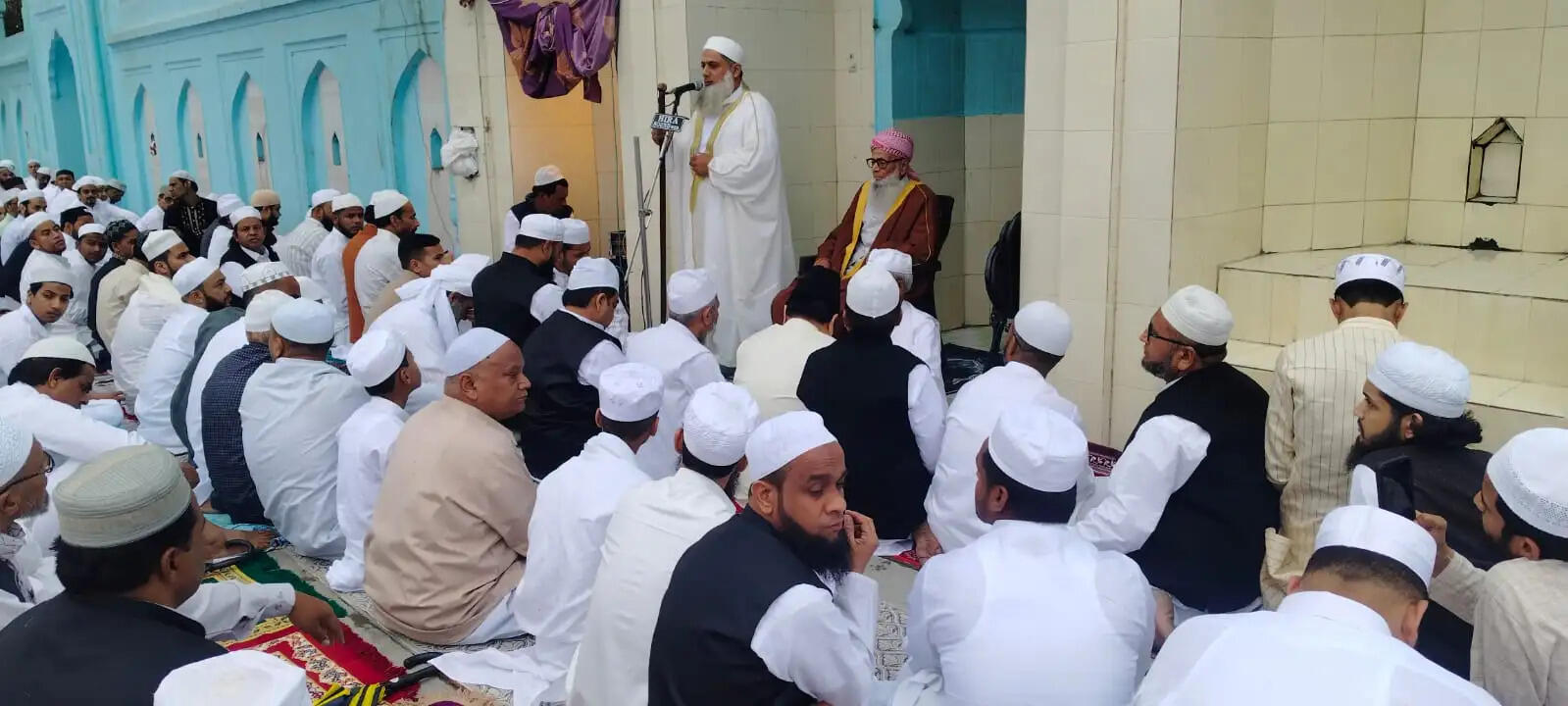 मुरादाबाद : ड्रोन की निगरानी में हुई ईद की नमाज