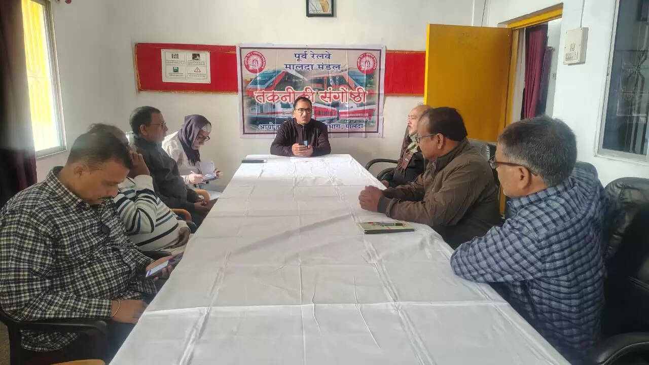 कुहरे के दौरान सुरक्षित ट्रेन परिचालन विषय पर हिंदी तकनीकी संगोष्ठी आयोजित