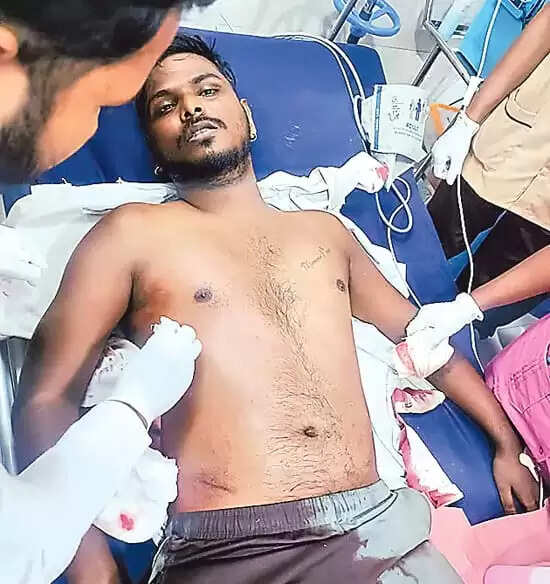 हैदराबाद में गो तस्करों ने युवक को मारी गोली, इंडी गठबंधन की चुप्पी पर विहिप ने उठाए सवाल