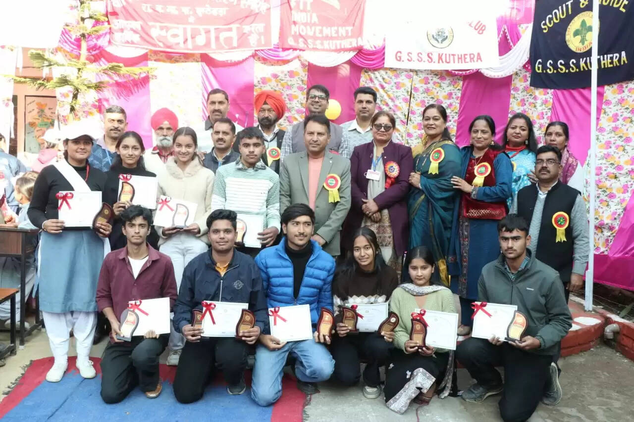 उत्कृष्ठ प्रदर्शन करने वाले छात्र-छात्राओं को किया सम्मानित।