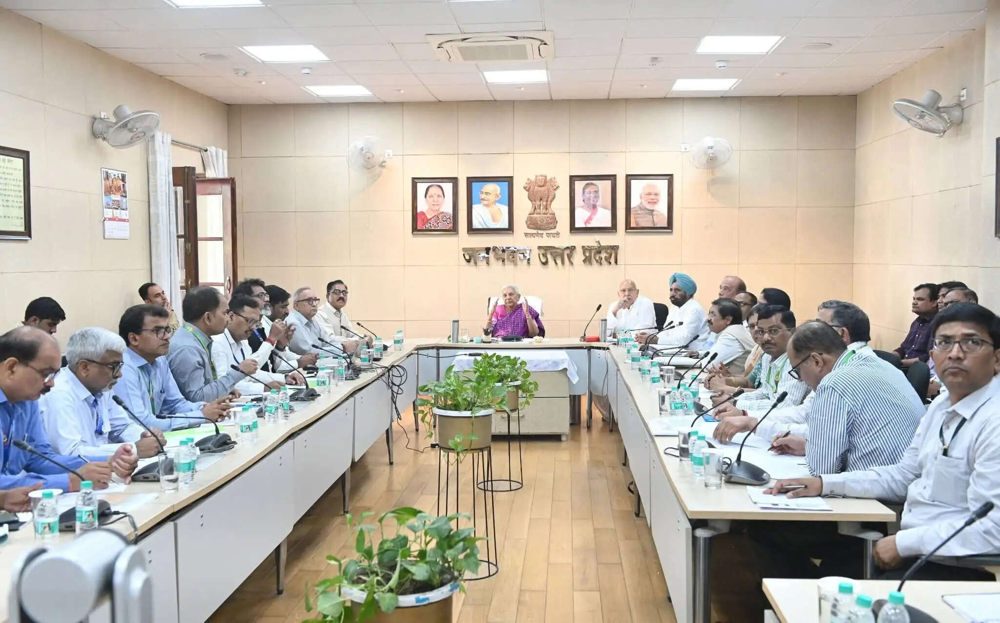 राज्यपाल ने किया आचार्य नरेंद्र देव कृषि एवं प्रौद्योगिकी विश्वविद्यालय की समीक्षा