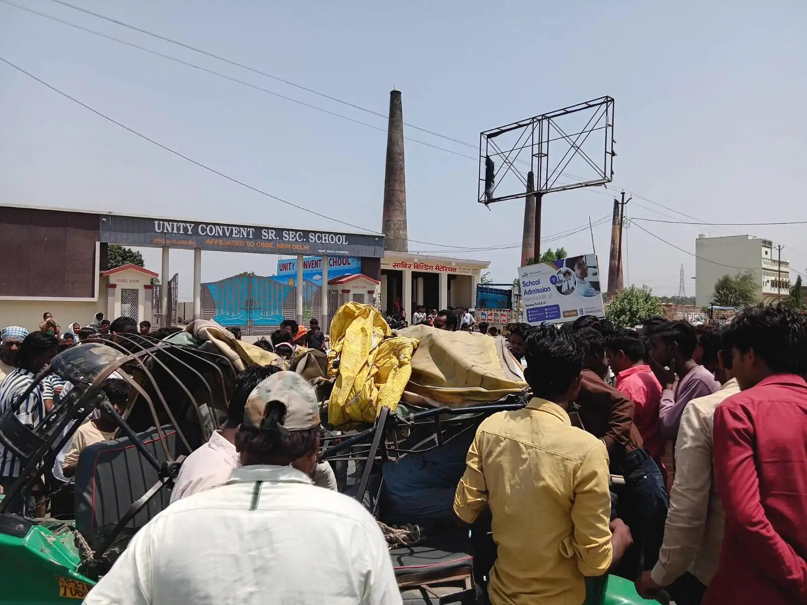 शाहजहांपुर में डंपर-ऑटो की टक्कर में तीन की मौत,चार घायल