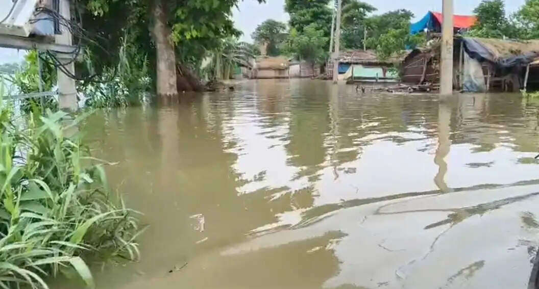 नवगछिया में बाढ़ का मंडराया खतरा, खतरे के निशान से 58 सेमी ऊपर बह रही गंगा