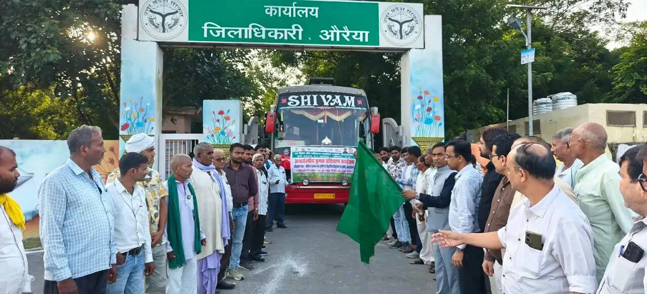 आधुनिक खेती की तकनीक सीखने पंतनगर रवाना हुए औरैया के किसान