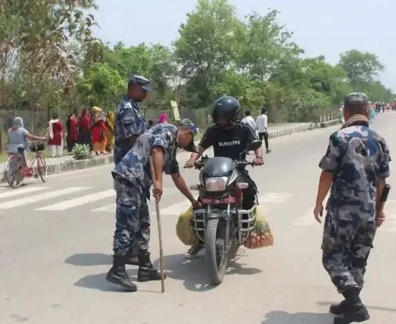 नेपाल सीमा पर बाजारों में सन्नाटा, भारतीय वस्तुओं पर नये टैक्स से खरीदारी में आई कमी