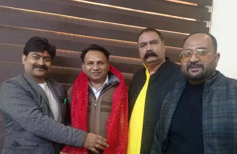 डॉ प्रदीप और अन्य ने उमेश कुमार गब्बर को जम्मू दक्षिण जिला निकाय में मनोनीत होने पर बधाई दी