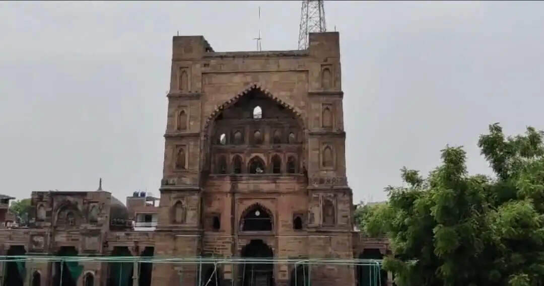 अटाला मस्जिद को लेकर वक्फ बोर्ड पीस कमेटी के प्रार्थना पत्र कों सिविल कोर्ट ने किया खारिज