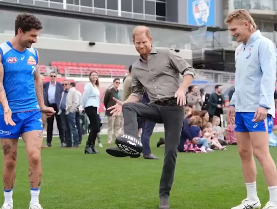 प्रिंस हैरी ने वेस्टर्न बुलडॉग्स के ट्रेनिंग ग्राउंड में साझा की पिता बनने की चुनौतियां