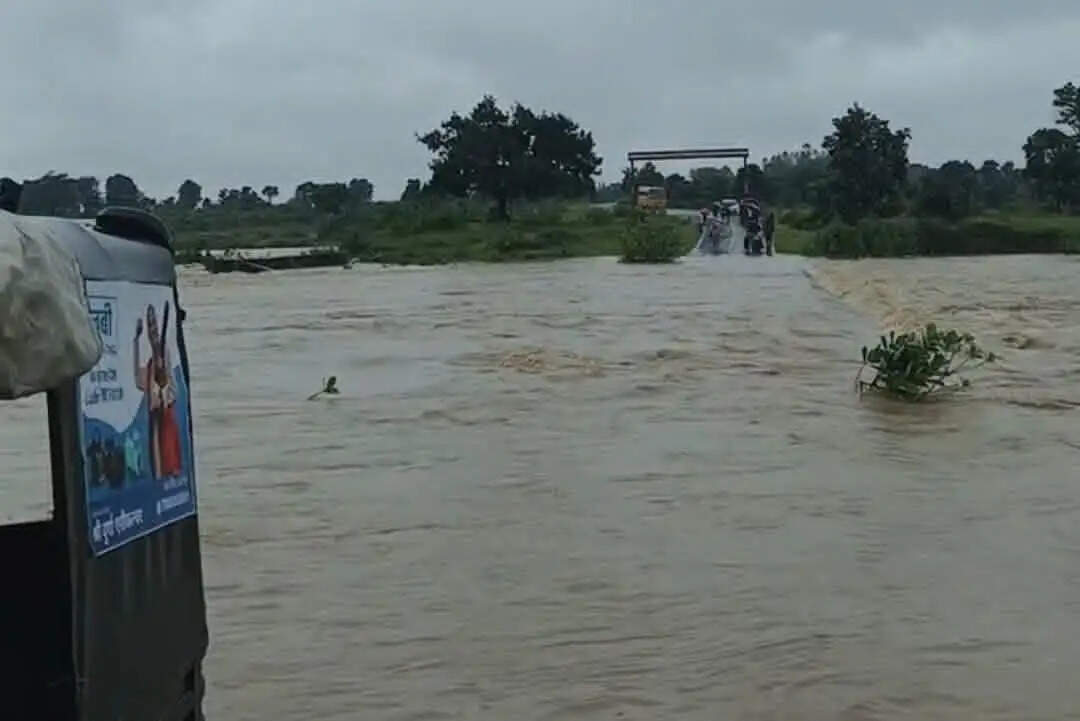 अनूपपुर: नदी-नाले उफान पर, पुल-रपटों पर पानी, गांवों का टूटा संपर्क, अबतक 3 इंच बारिश