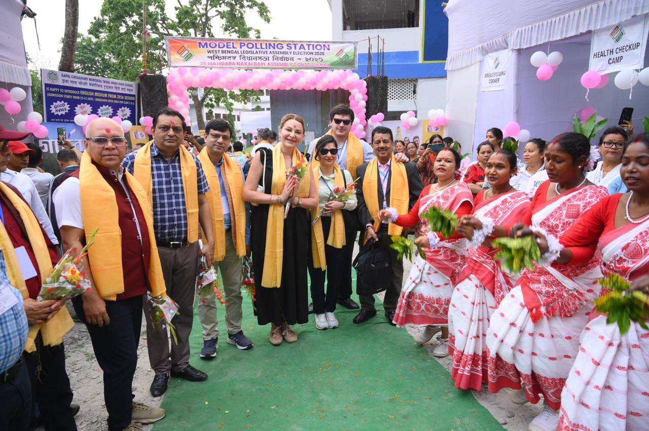 चुनाव 26 : सिलीगुड़ी में अंतरराष्ट्रीय प्रतिनिधिमंडल ने किया मतदान प्रक्रिया का निरीक्षण