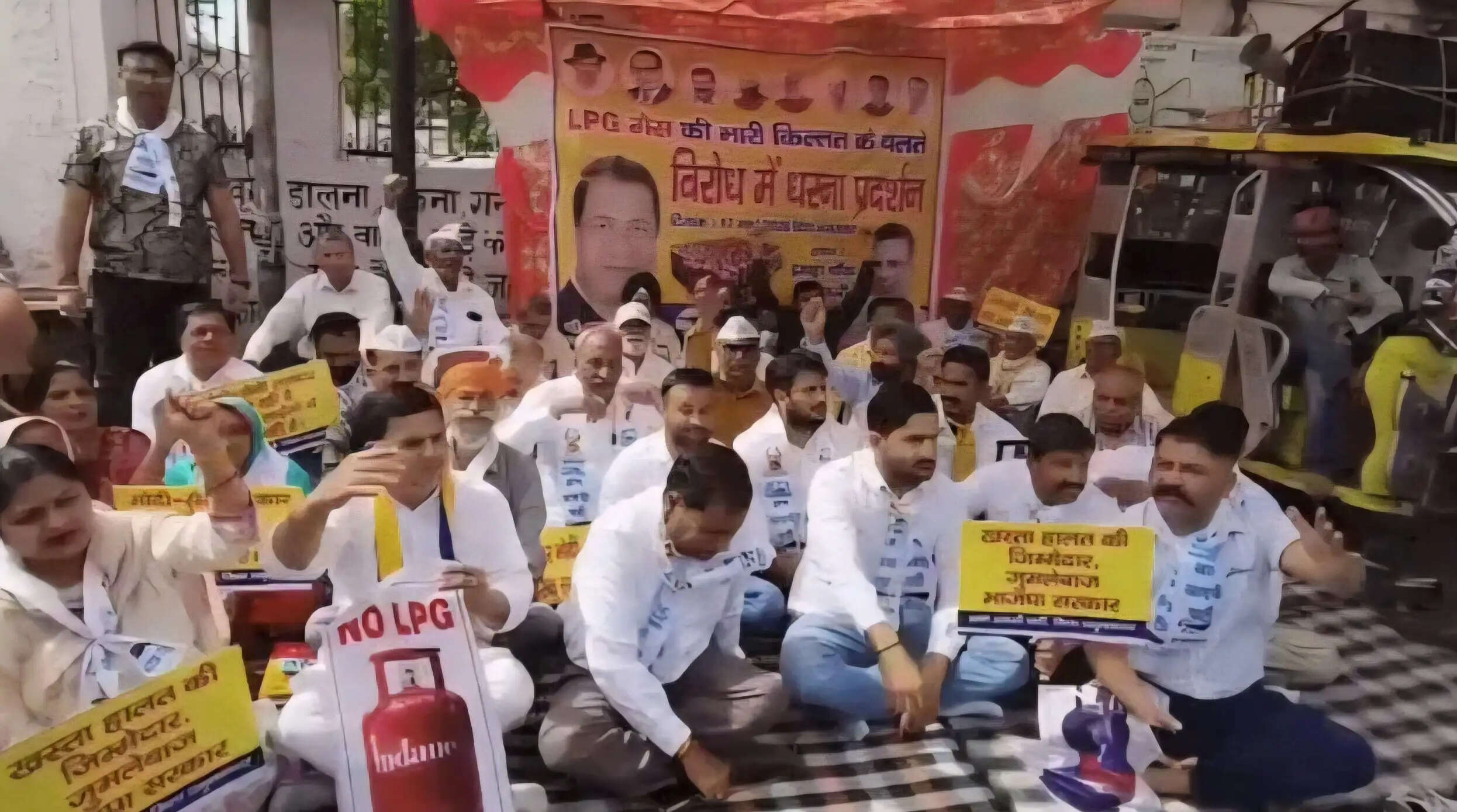 यमुनानगर: गैस किल्लत पर सड़क पर उतरी,आम आदमी पार्टी, व्यवस्था सुधारने की मांग