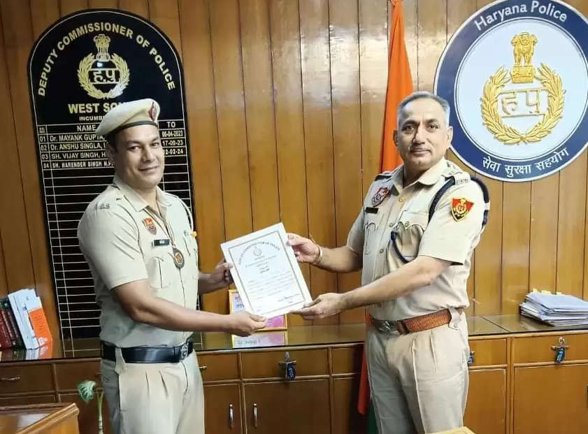 सोनीपत: पदक विजेता अनिल को पुलिस उपायुक्त ने सम्मानित किया