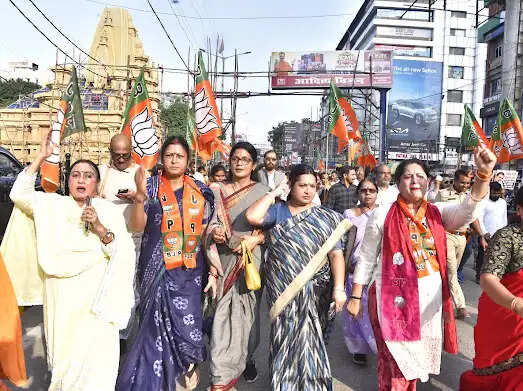 निशा सिंह के नेतृत्व में भाजपा प्रदेश कार्यालय से डाकबंगला चौराहा तक निकला विरोध मार्च, बड़ी संख्या में महिलाएं उतरीं सड़क पर