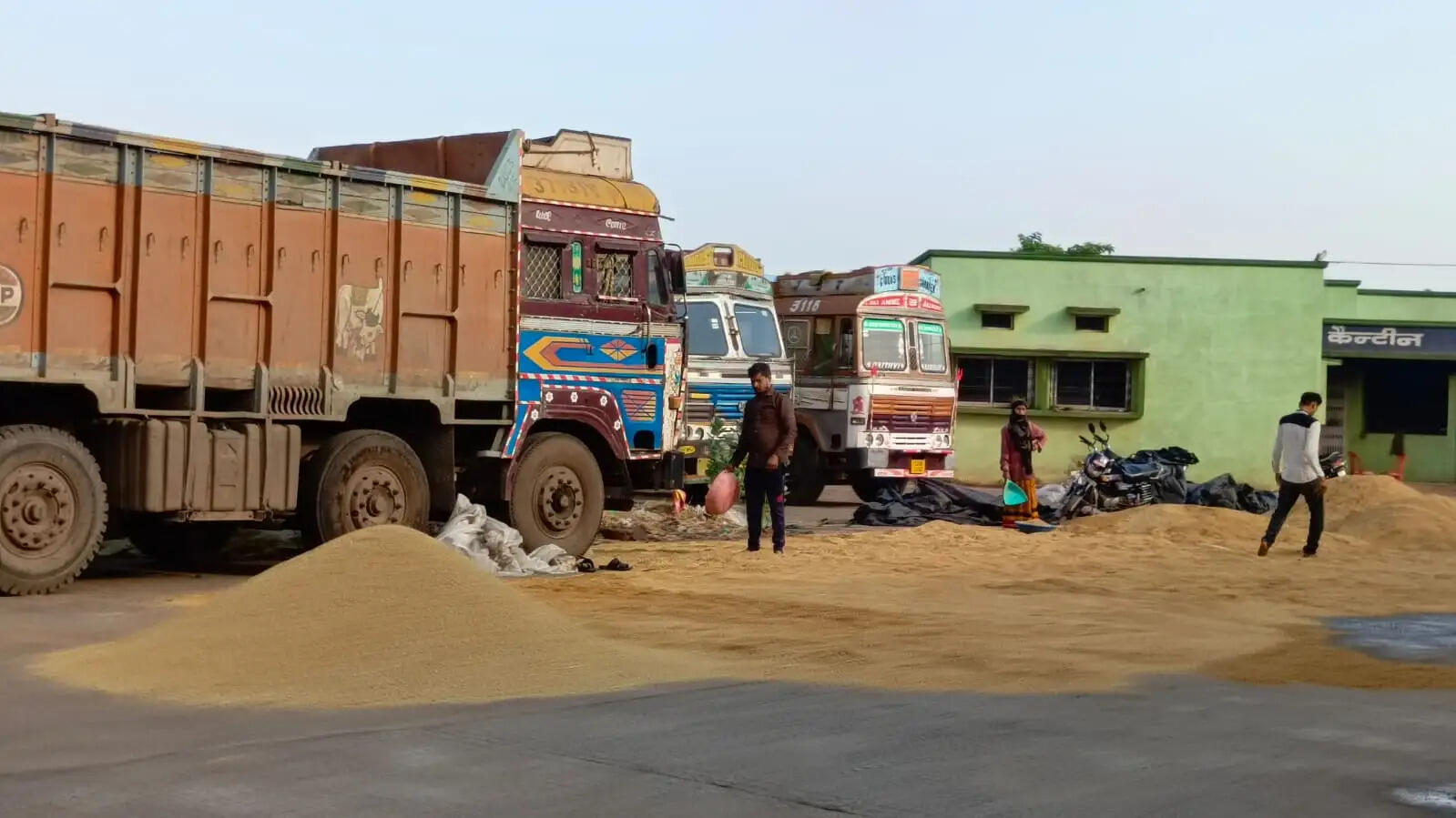 बदला मौसम, तेज हवा तूफान से जनजीवन अस्त-व्यस्त, शहर में घंटों बंद रही बिजली