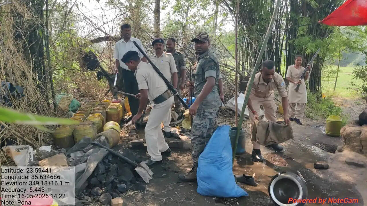 उत्पाद विभाग ने की छापामारी, अवैध शराब की भट्टियां ध्वस्त