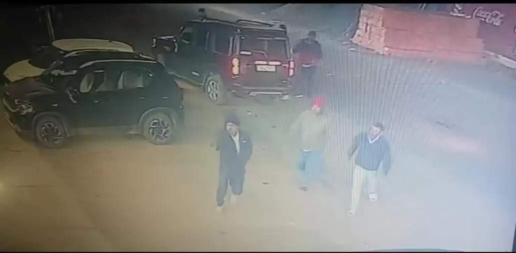 बेखौफ बदमाशों ने लाईन होटल में किया चार राउंड फायरिंग, आठ पर प्राथमिकी दर्ज