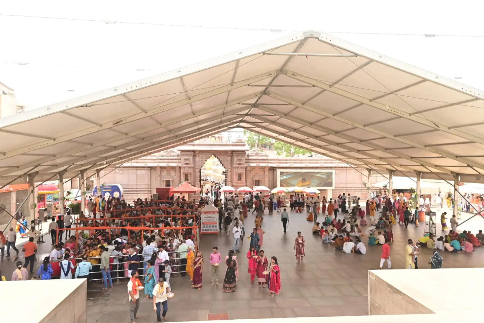 वाराणसी : श्री काशी विश्वनाथ मंदिर में भीषण गर्मी एवं हीट वेव से बचाव के लिए विशेष व्यवस्थाएं