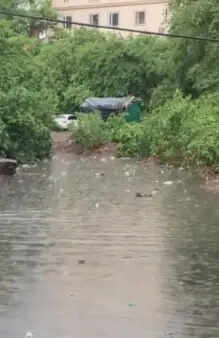 वाराणसी की भक्ति नगर कॉलोनी में खुले नाले को बंद कराने के लिए लोगों ने महापौर के खिलाफ खोला मोर्चा