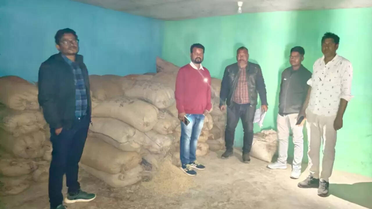 अंबिकापुर: अवैध धान कारोबार पर कसा शिकंजा, 40 प्रकरणों में 2712.8 क्विंटल धान और दो वाहन जब्त