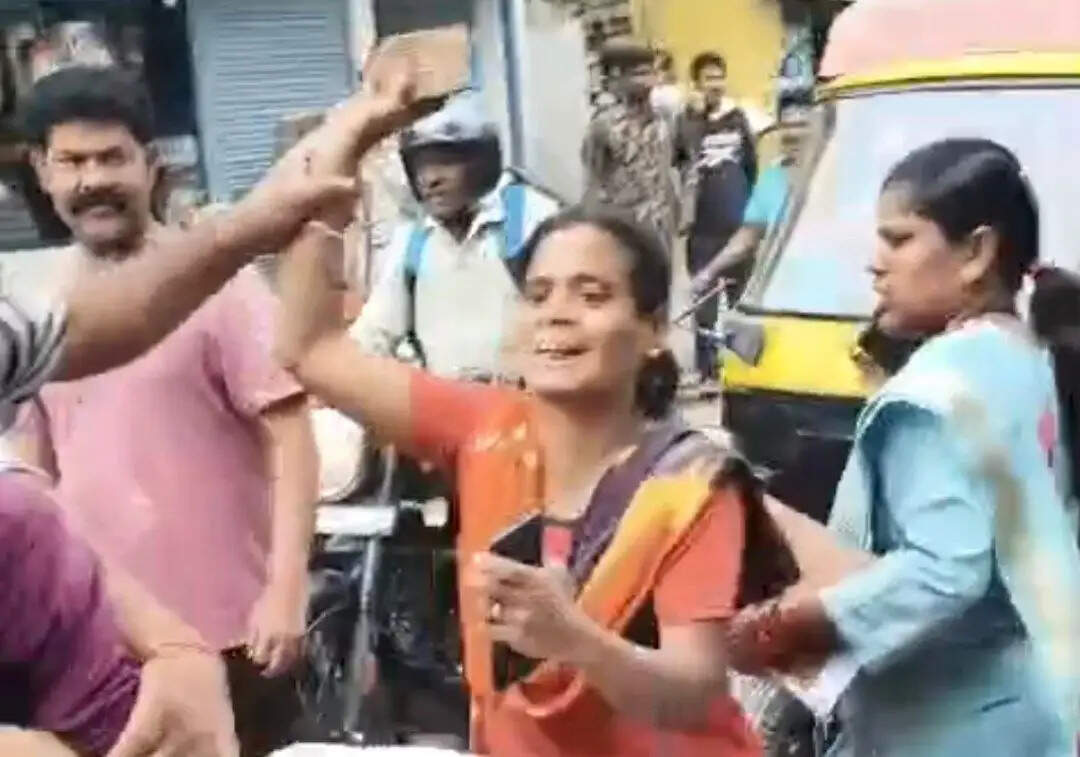 दमोहः अवैध कनेक्शन काटने गई बिजली टीम पर हमला