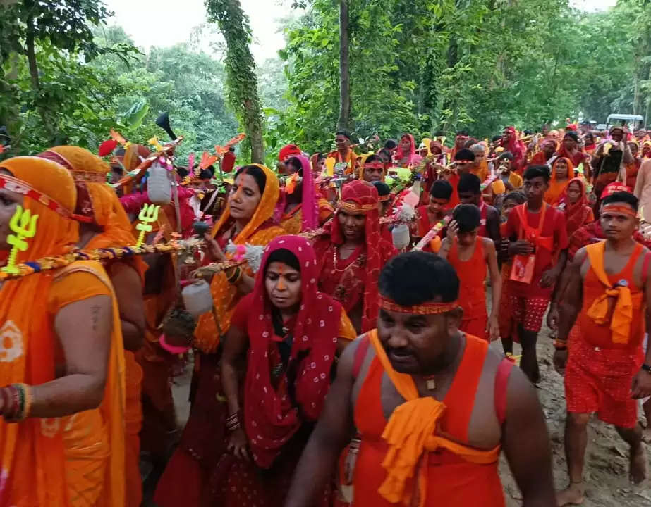 हर-हर महादेव से गुंजायामान हुआ देवापुर संगम घाट