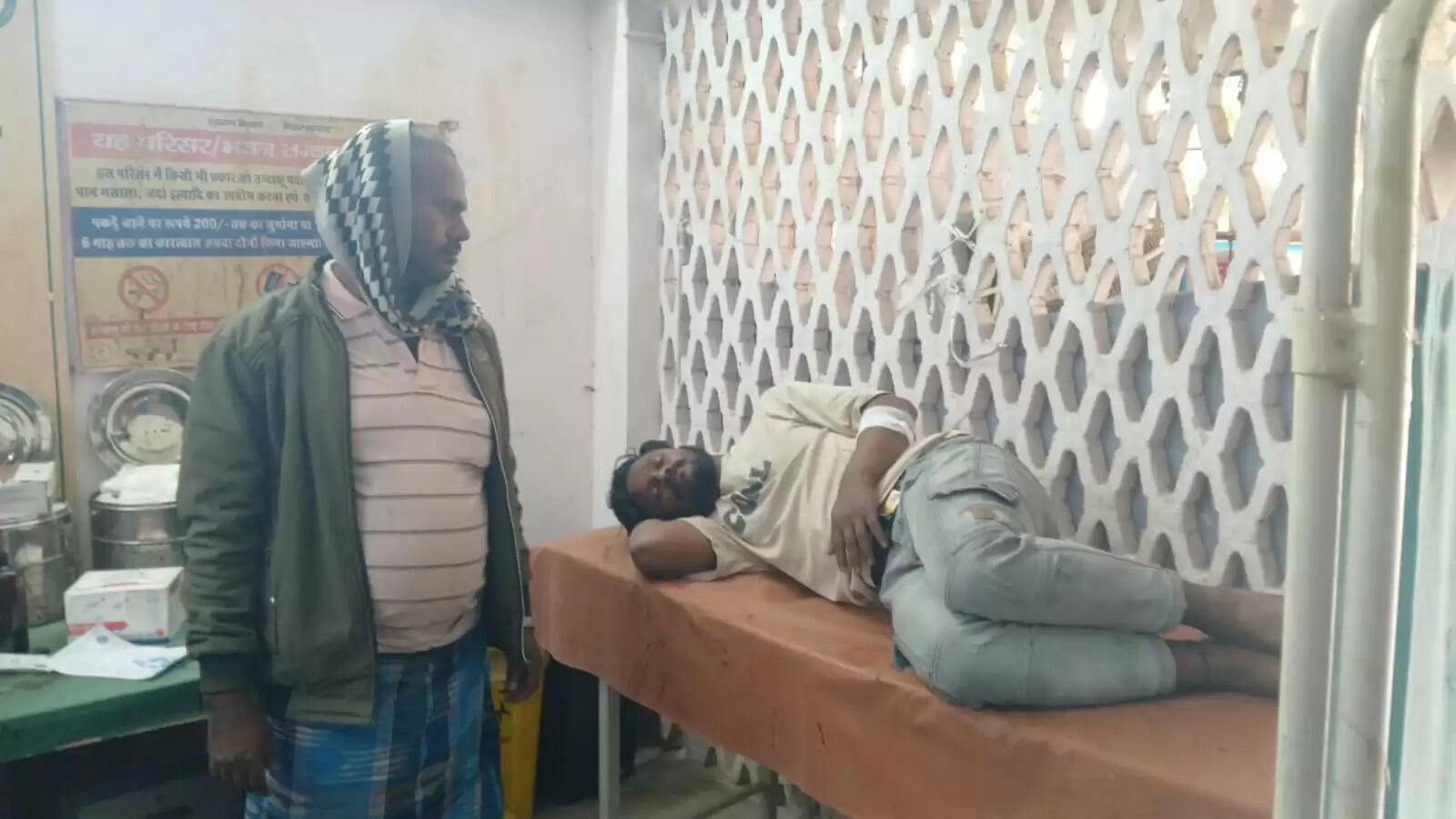 घरेलू विवाद काे लेकर दो पक्षों में मारपीट, तीन लोग घायल