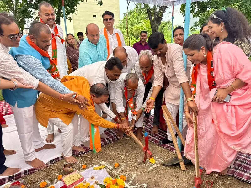 इंदौरः सांवेर को मिली 19.50 करोड़ रुपये लागत विकास कार्यों की सौगात, मंत्री सिलावट ने किया भूमिपूजन-लोकार्पण