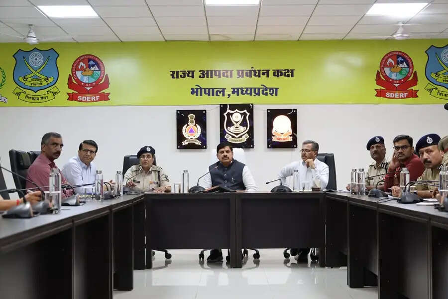 मानसून सक्रिय रहने तक किसी भी परिस्थिति को हैंडल करने के लिए रहें तैयार : मुख्यमंत्री डॉ. यादव