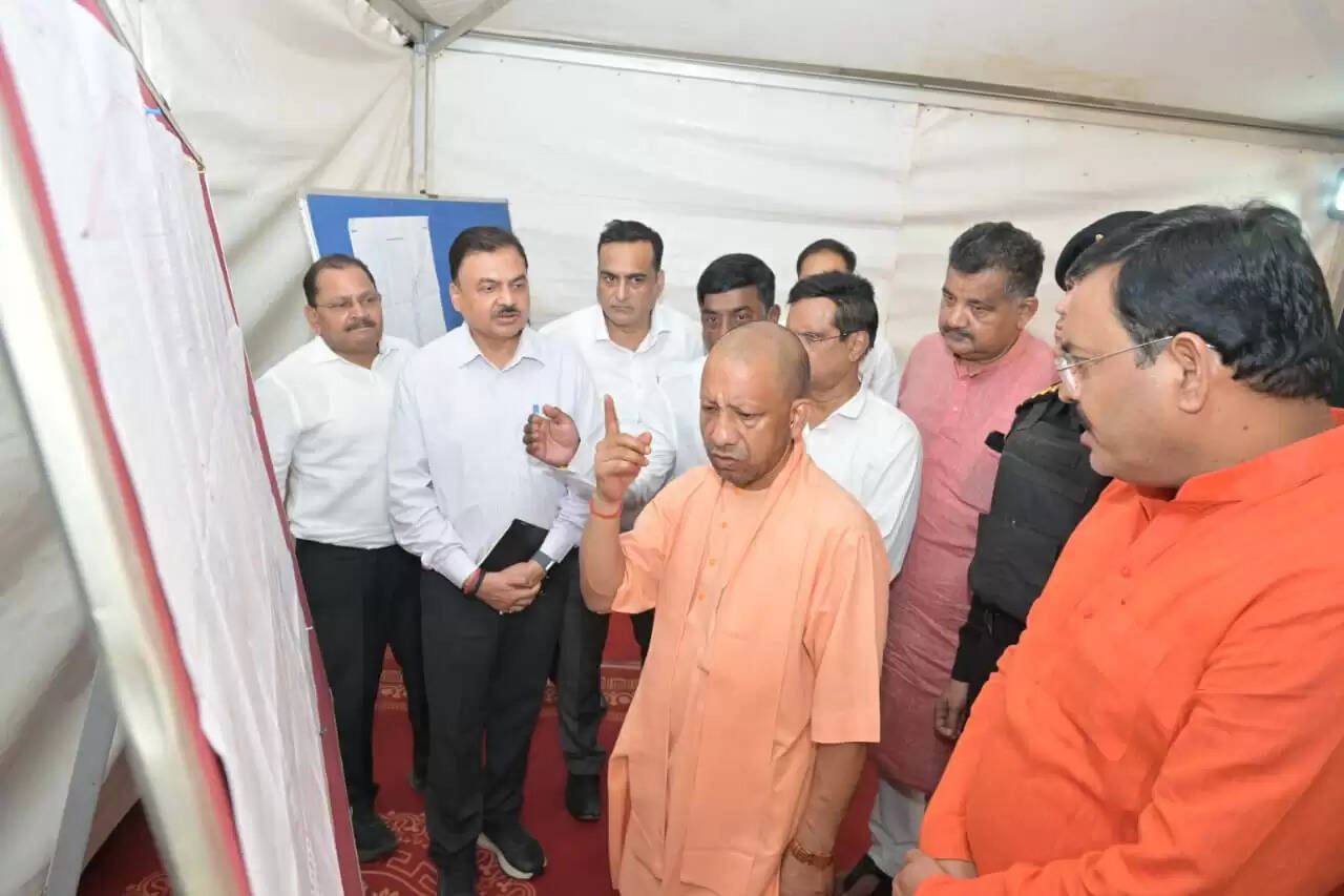 सड़क चौड़ीकरण में रखें जनसुविधा का पूरा ध्यान : मुख्यमंत्री