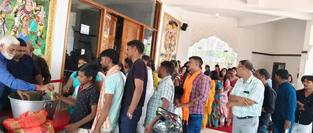 प्रणामी मंदिर में श्रद्धालुओं ने किया महाप्रसाद ग्रहण