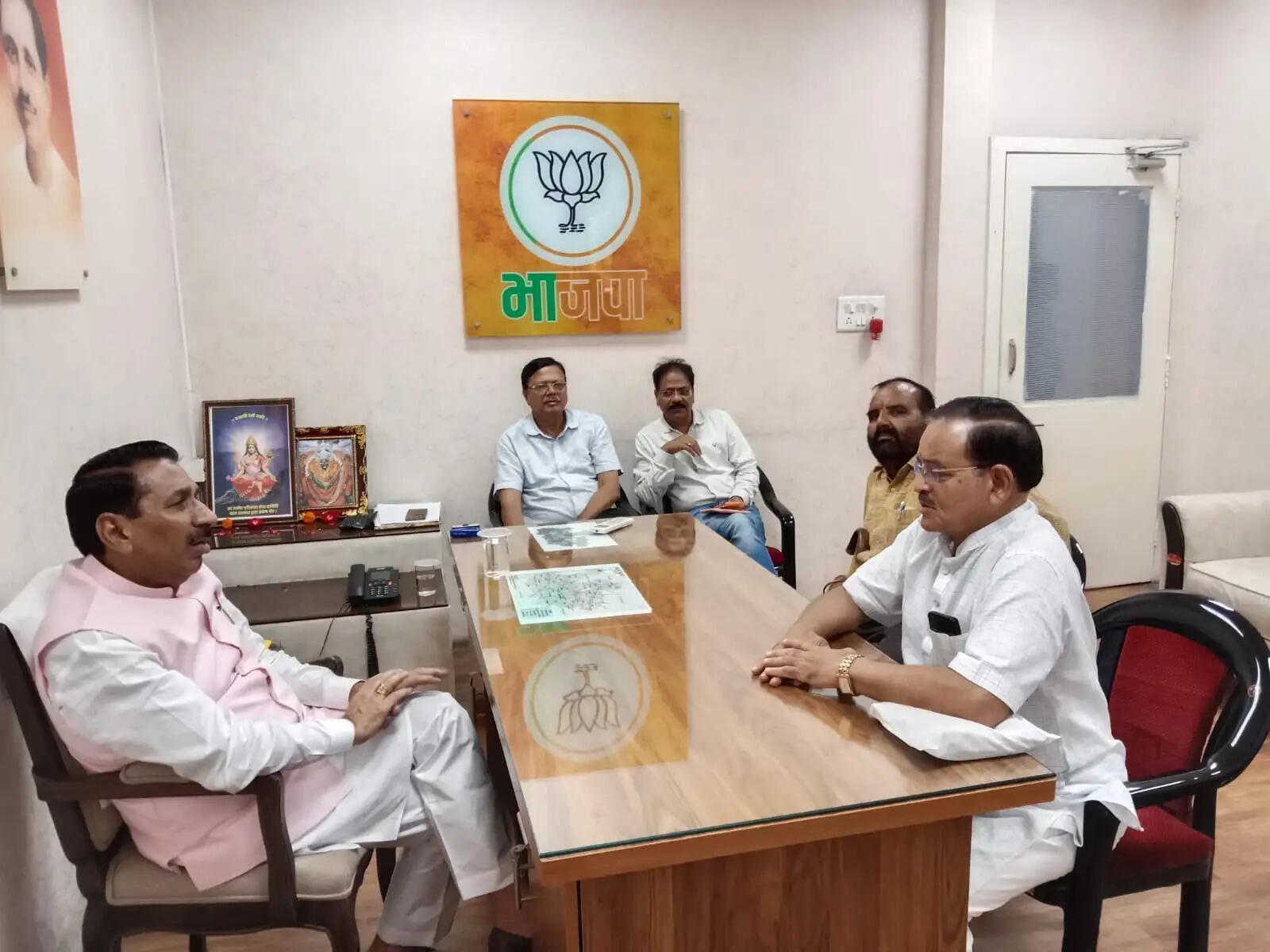 मंत्री एदल सिंह कंसाना ने सुनीं कार्यकर्ताओं की जनसमस्याएं,&nbsp;त्वरित निराकरण के लिए अधिकारियों को दिए निर्देश