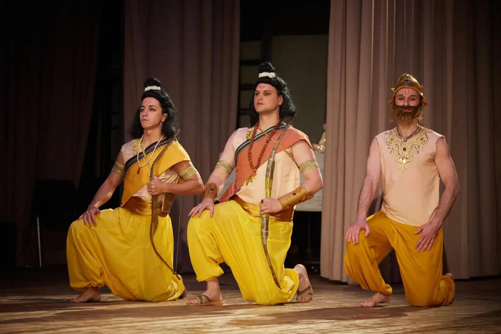 (नवरात्रि विशेष) शारदीय नवरात्रि में पूजा कॉम्बो पैक तैयार कर आत्मनिर्भरता की राह मजबूत कर रहीं वाराणसी की महिलाएं