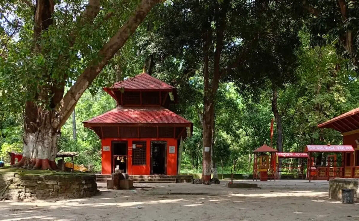 नेपाल में महर्षि वाल्मीकि की तपोभूमि पर पहुंचना आज भी डेढ़ी खीर