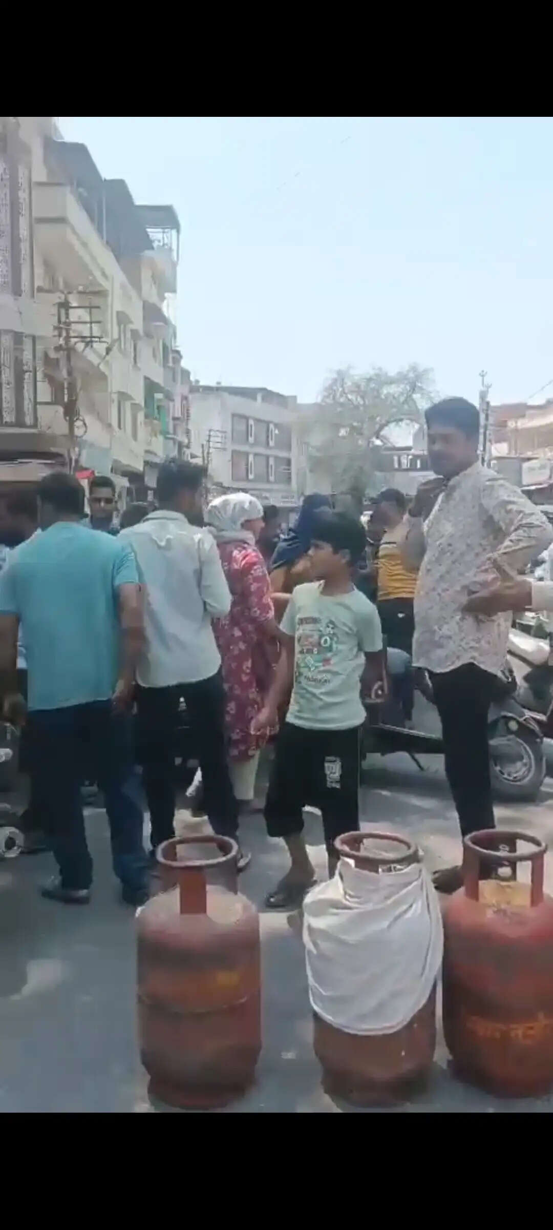 उज्जैनः गैस सिलेण्डर्स हेरफेर को लेकर आवश्यक वस्तु अधिनियम का पहला प्रकरण दर्ज